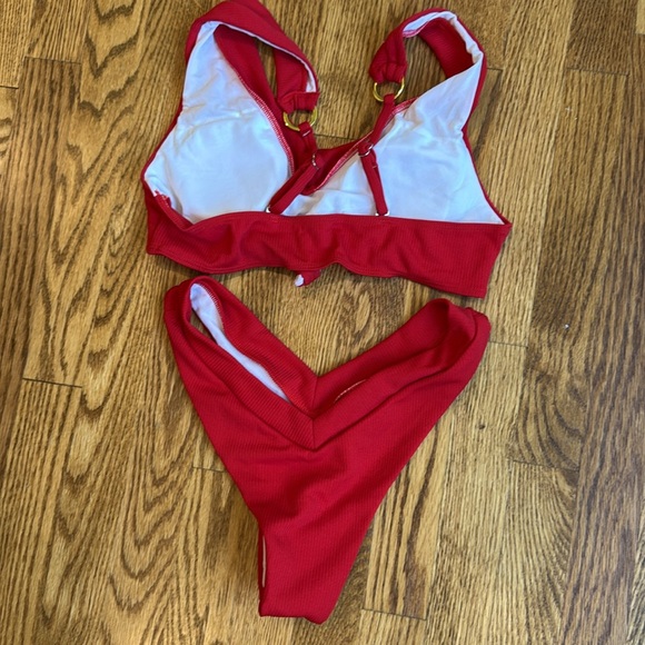 Red cheeky ribbed bikini - Picture 2 of 2